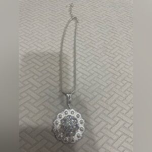 Elegant Silver-tone Pendant Necklace ~ Super sparkly 🌟
